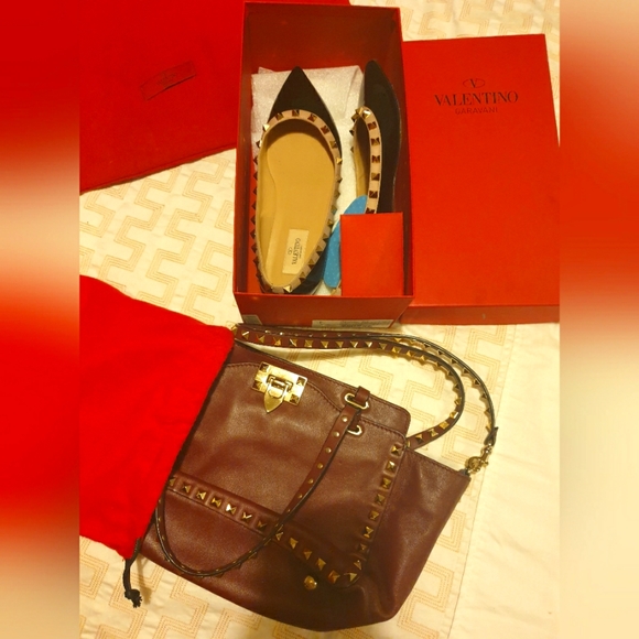 COPY - Size 7 Us ~ Au {Valentino Rockstud} flat heels  Black shine golden studd… - Picture 2 of 3